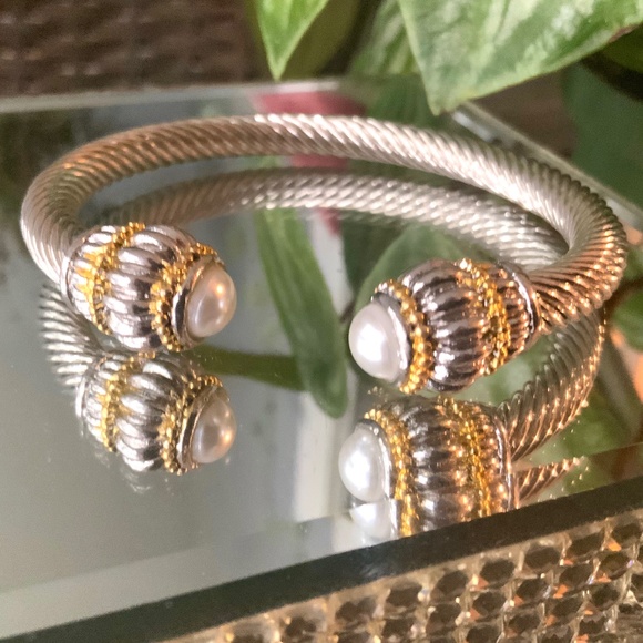 DESIGNER INSPIRED CABLE BRACELET ⭐️2-Tone Faux PEARL TWISTED CUFF NEW CONDITION - Picture 15 of 16